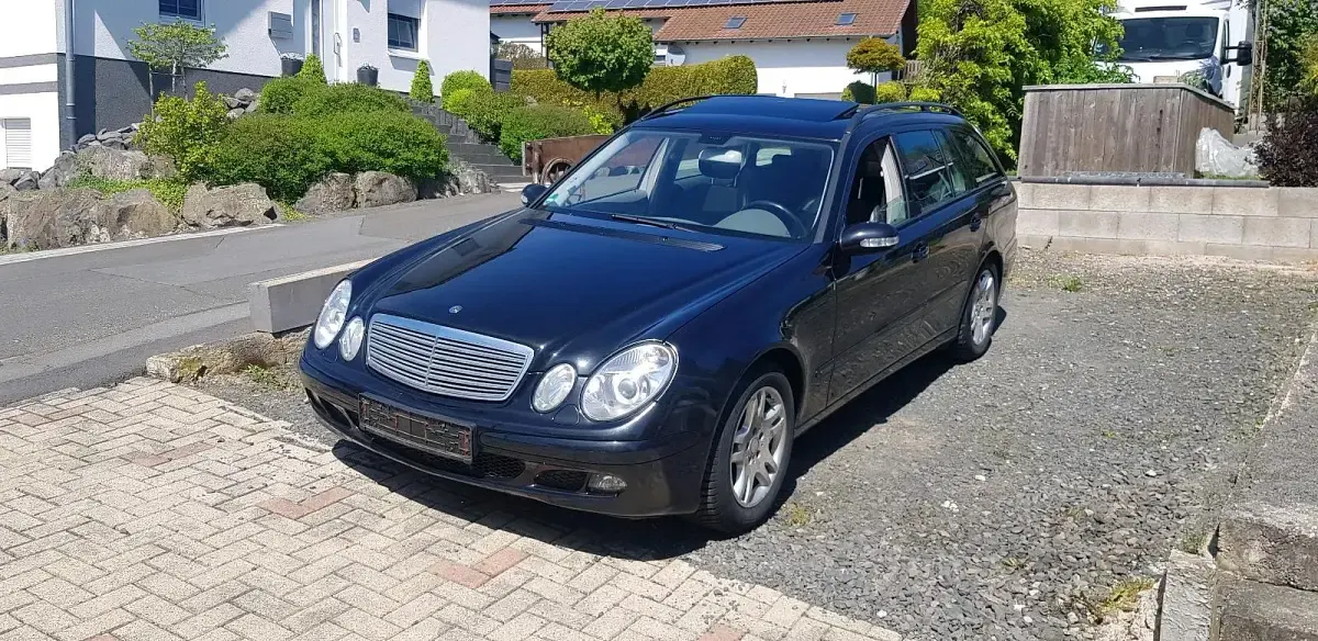 Gebraucht Mercedes E220 150 PS (110 kW) 2004 Schwarz Kombi