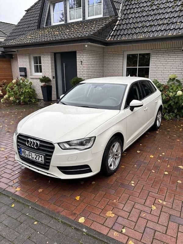 Weiß Gebraucht 2014 Audi A3 Ambiente Kleinwagen | 10.500 € (Guter Preis) - Bild 1/4
