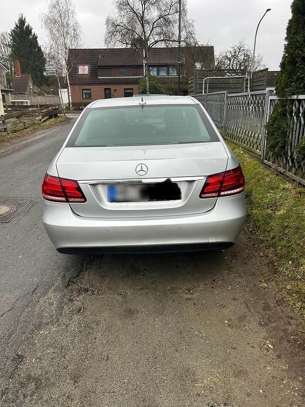 Gebraucht Mercedes E220 170 PS (125 kW) 2013 Silber Limousine