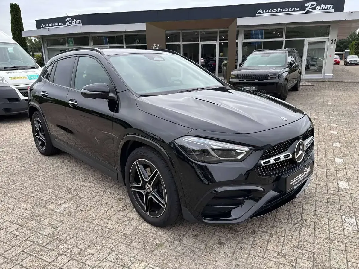 Gebraucht Mercedes GLA200 AMG line 163 PS (119 kW) 2024 Kosmosschwarz SUV