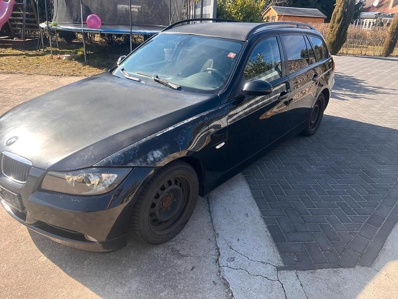 Gebraucht BMW 320 163 PS (119 kW) 2006 Schwarz Kombi