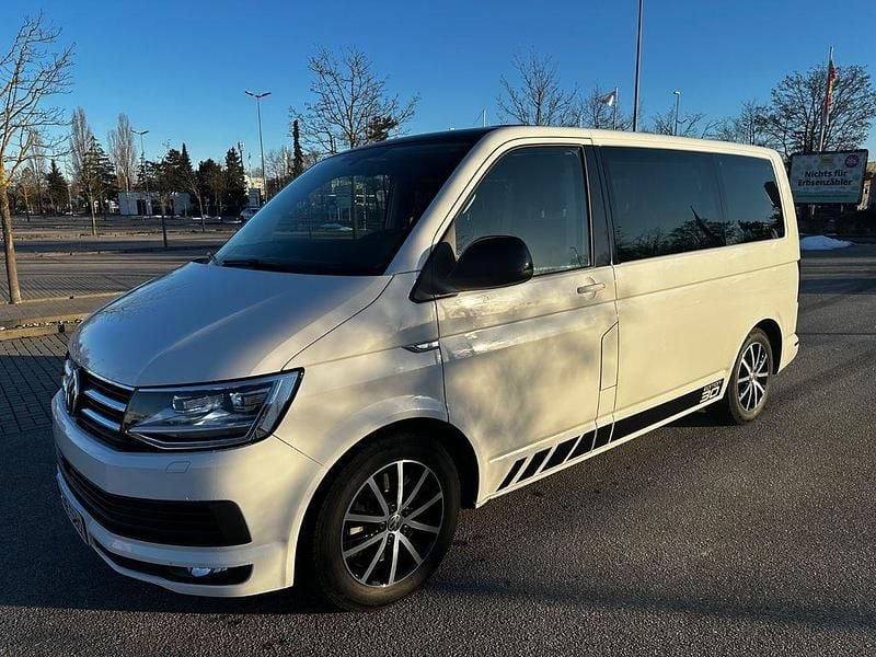 Weiß Gebraucht 2016 VW Multivan Van | 29.900 € (Guter Preis) - Bild 1/4