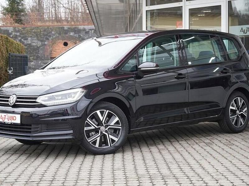 Gebraucht VW Touran 150 PS (110 kW) 2020 Mythosschwarz metallic Van / Kleinbus