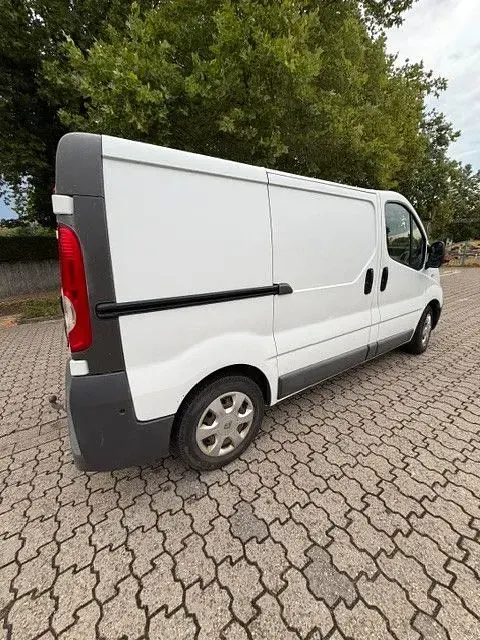 Gebraucht Renault Trafic 90 PS (66 kW) 2013 Weiß Van / Kleinbus