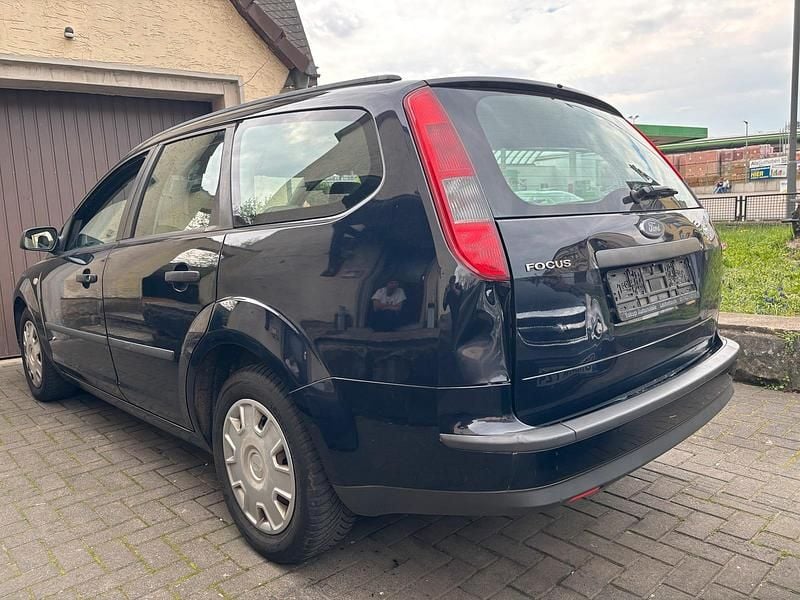 Second-hand Ford Focus 80 CP (58 kW) 2005 Albastru Break