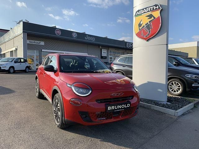 Rot Gebraucht 2024 Fiat 600 Limousine | 27.900 € (Etwas zu teuer) - Bild 1/4