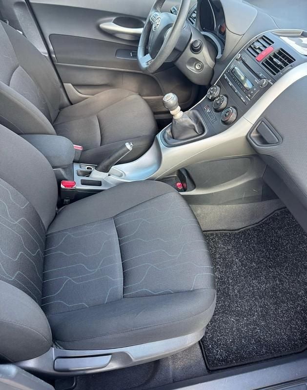 Grau Gebraucht 2012 Toyota Auris Kleinwagen | 4.550 € (Guter Preis) - Bild 1/4