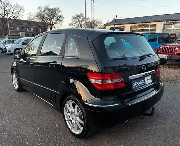 Gebraucht Mercedes B160 95 PS (69 kW) 2011 Schwarz Kleinwagen