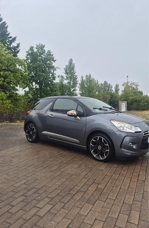 Grau Gebraucht 2010 Citroën DS3 Kleinwagen | 4.799 € - Bild 1/4