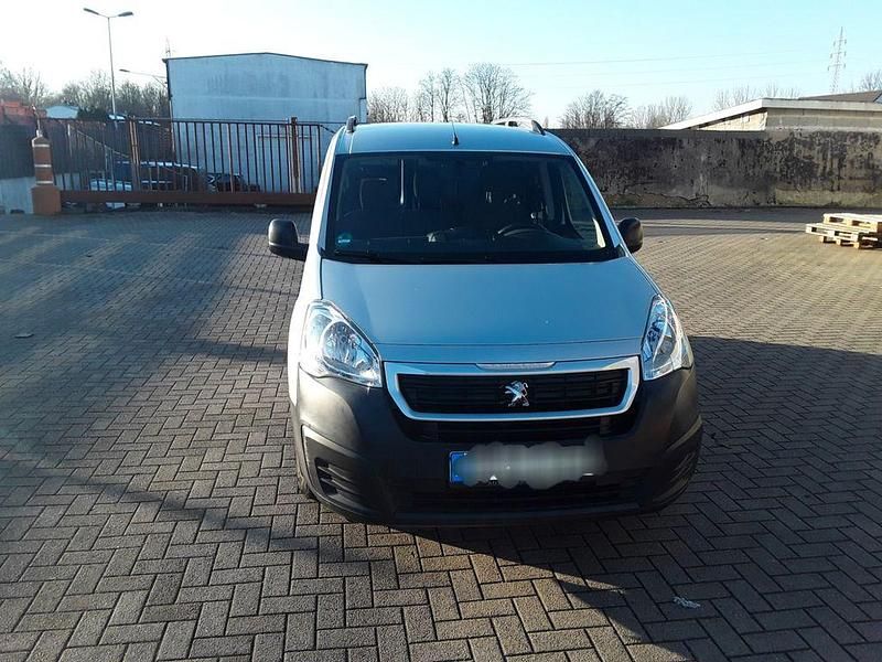 Gebraucht Peugeot Partner 99 PS (72 kW) 2016 Silber Van / Kleinbus
