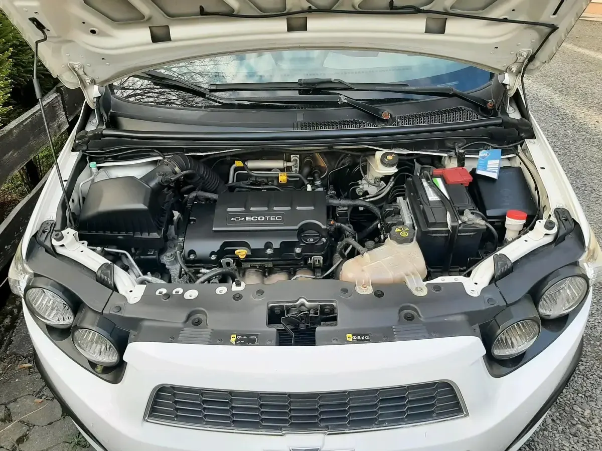 Gebraucht Chevrolet Aveo 86 PS (63 kW) 2011 Weiß SUV