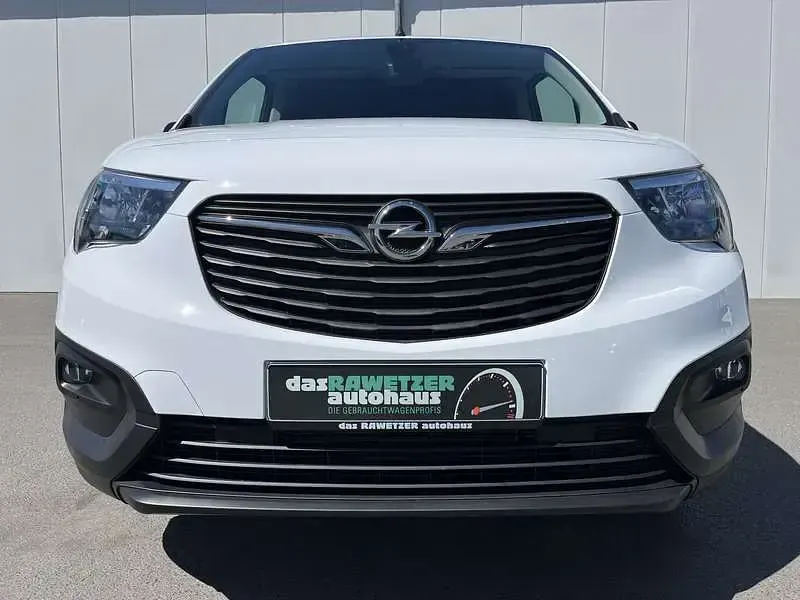 Używany Opel Combo-e Life 100 kW (136 KM) 2024 Biały Minivan