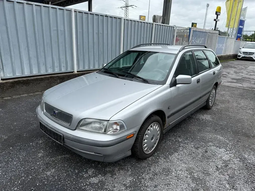 Gebraucht Volvo V40 116 PS (85 kW) 1999 Silber Kombi