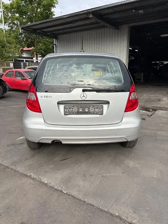 Gebraucht Mercedes A160 95 PS (69 kW) 2011 Silber Kleinwagen