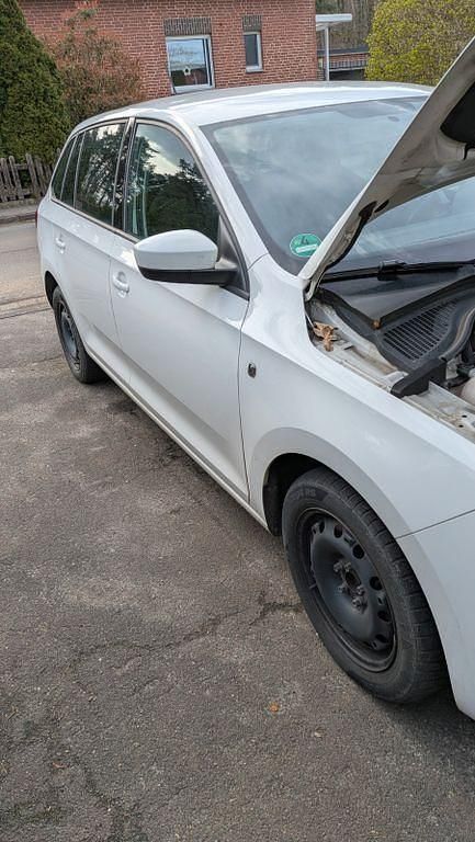 Gebraucht Skoda Rapid Active 105 PS (77 kW) 2013 Weiß Kleinwagen