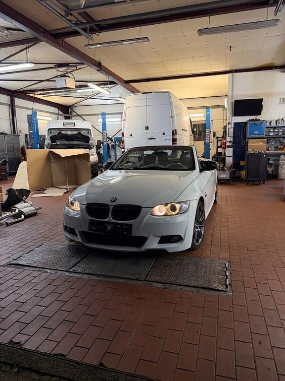 Gebraucht BMW 330 Cabriolet M Sport 245 PS (180 kW) 2010 Weiß Cabrio