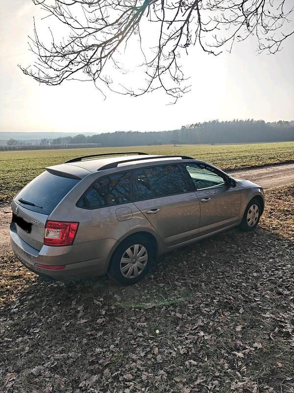 Gebraucht Skoda Octavia 150 PS (110 kW) 2015 Gold Kleinwagen