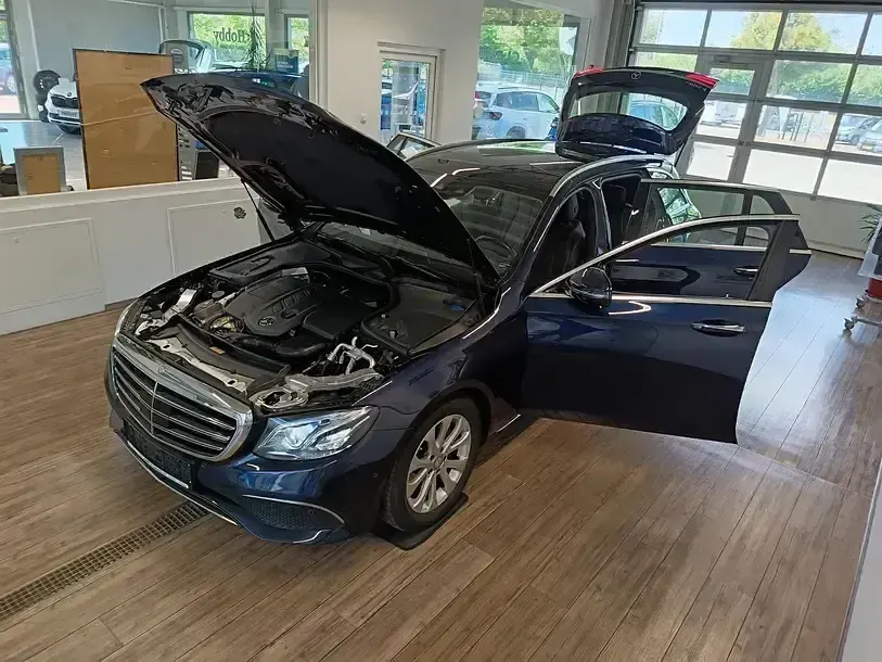 Gebraucht Mercedes E200 Exclusive 150 PS (110 kW) 2017 Blau Limousine