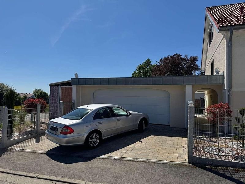 Silber Gebraucht 2006 Mercedes E200 Classic Limousine | 7.400 € (Etwas zu teuer) - Bild 1/4