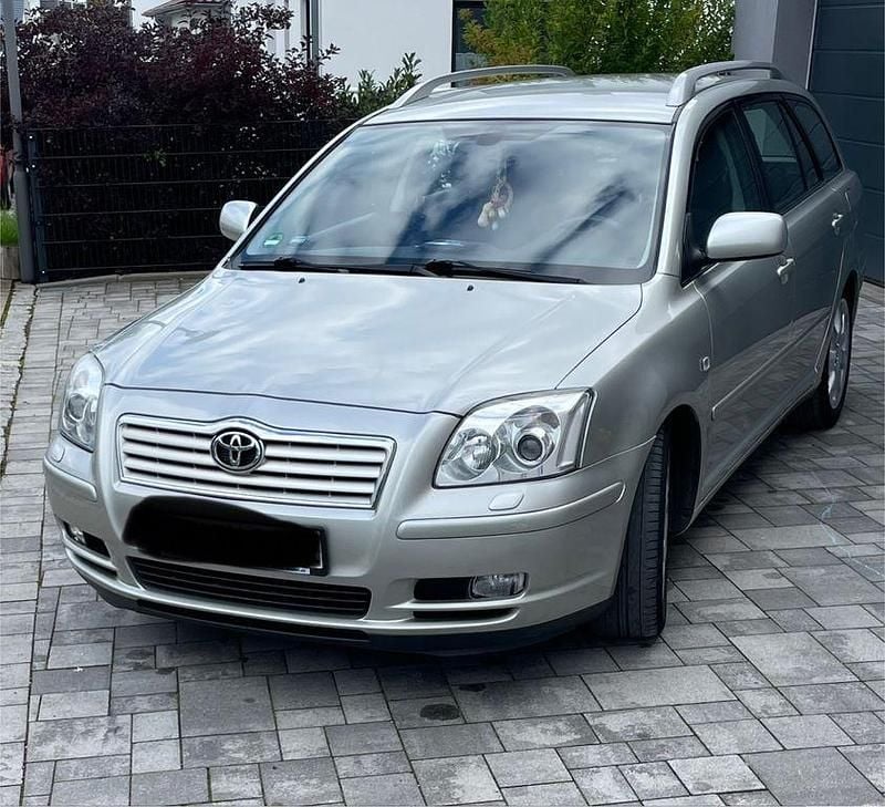 Silber Gebraucht 2006 Toyota Avensis Executive Kombi | 4.800 € (Teuer) - Bild 1/4