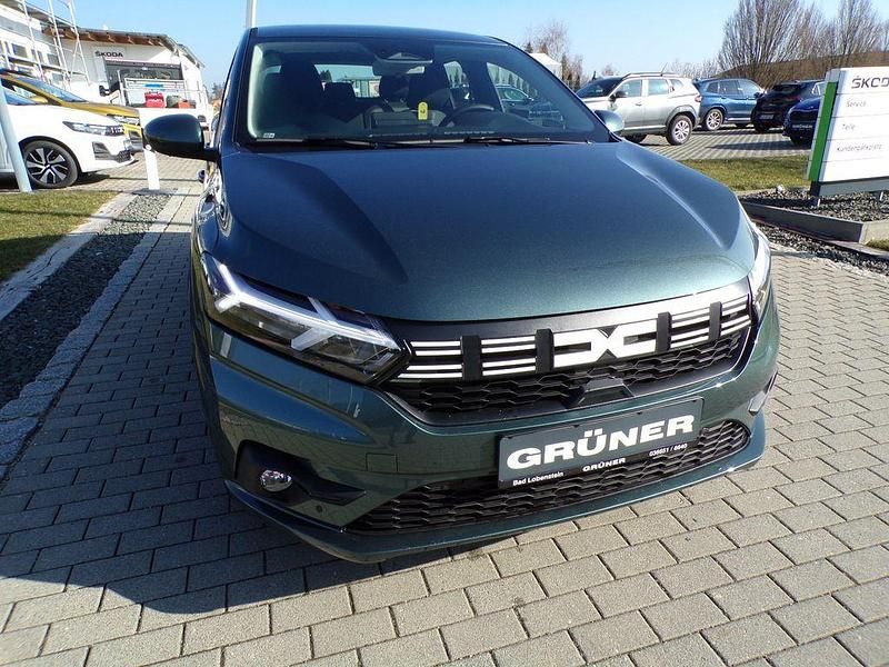 Neu Dacia Sandero Expression 101 PS (74 kW) 2026 Grün Limousine