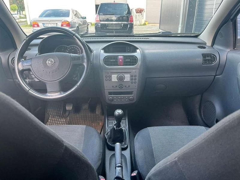 Gebraucht Opel Corsa 80 PS (58 kW) 2005 Silber Limousine
