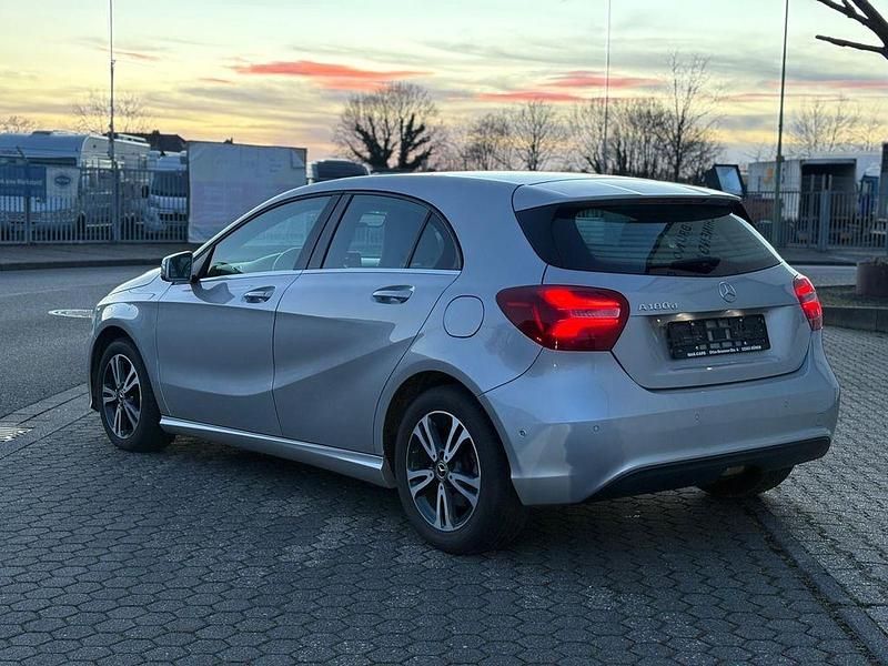 Gebraucht Mercedes A180 109 PS (80 kW) 2018 Silber Limousine