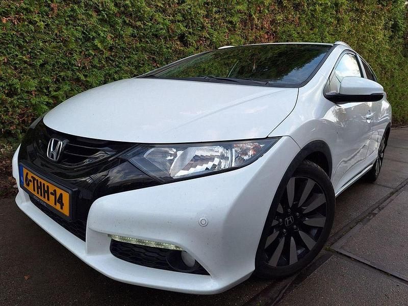 Weiß Gebraucht 2014 Honda Civic Lifestyle Kombi | 4.950 € (Fairer Preis) - Bild 1/4