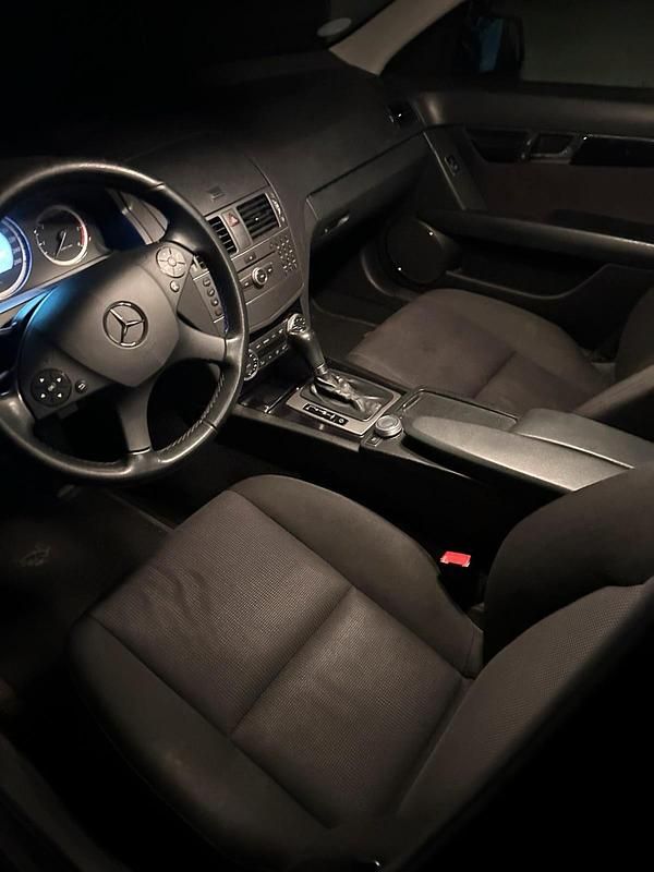 Gebraucht Mercedes C200 136 PS (100 kW) 2011 Schwarz Kombi