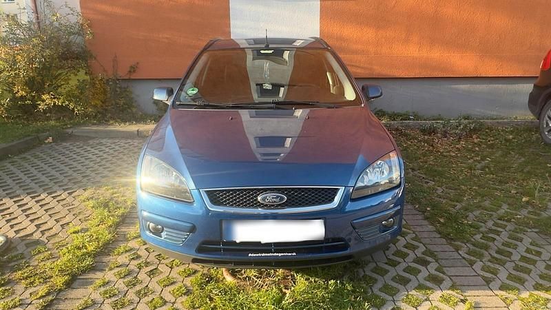 Blau Gebraucht 2007 Ford Focus Kombi | 2.100 € (Fairer Preis) - Bild 1/4