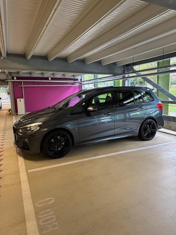 Grau Gebraucht 2017 BMW 220 Gran Tourer M Sport Van / Kleinbus | 19.000 € (Fairer Preis) - Bild 1/4