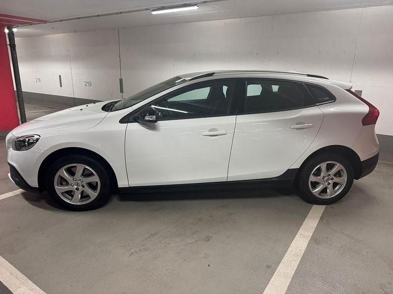 Gebraucht Volvo V40 CC 120 PS (88 kW) 2016 Weiß Kombi