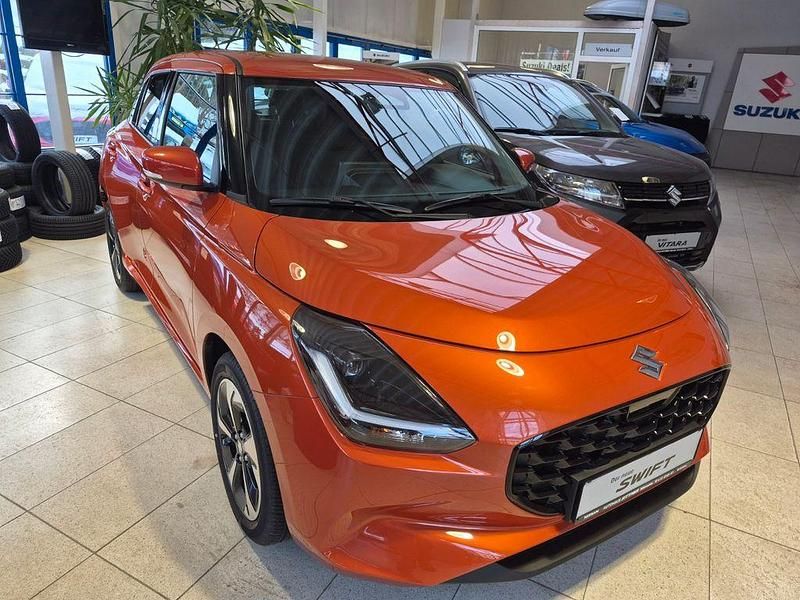Neu Suzuki Swift Comfort+ 83 PS (61 kW) 2025 Orange Limousine