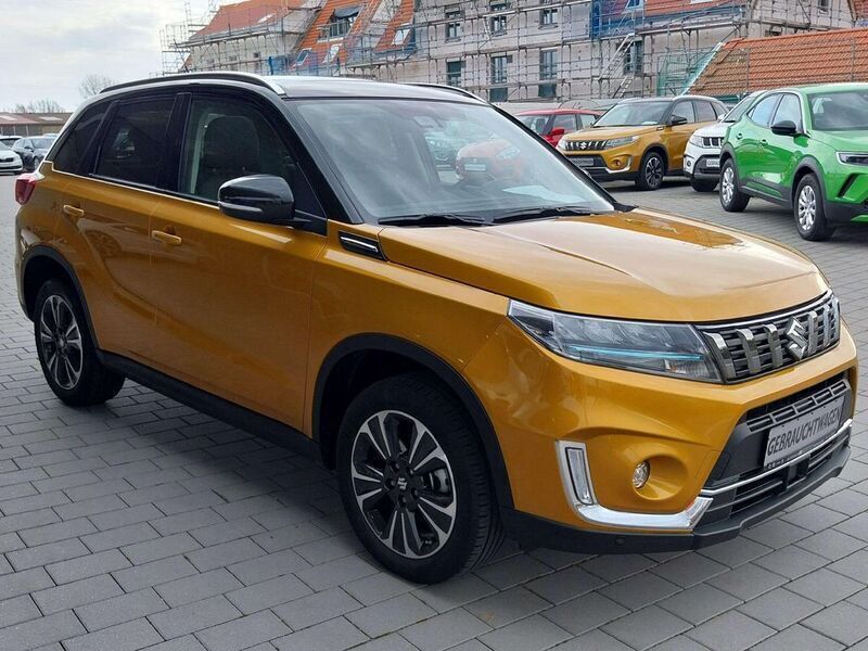 Gebraucht Suzuki Vitara Comfort+ 102 PS (75 kW) 2022 Solar yellow cosmic black SUV