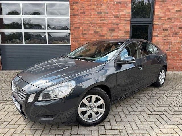Grau Gebraucht 2012 Volvo S60 Limousine | 5.950 € (Superpreis) - Bild 1/4