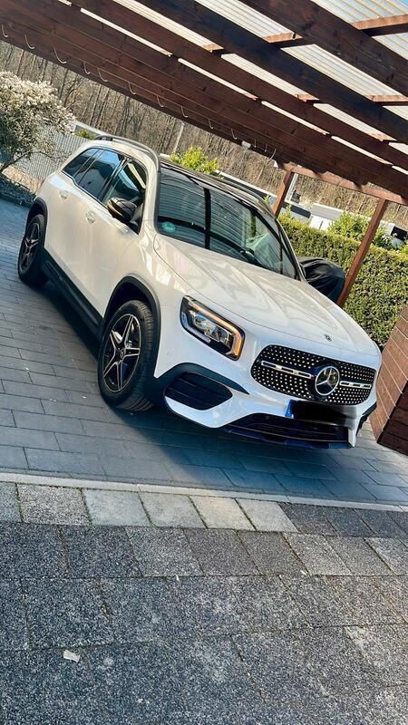 Weiß Gebraucht 2020 Mercedes GLB250 AMG SUV | 39.000 € (Teuer) - Bild 1/4