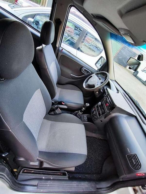 Second-hand Opel Combo 75 CP (55 kW) 2007 Argintiu Monovolum