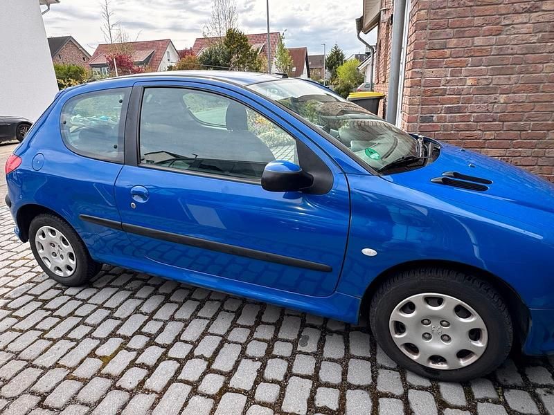 Gebraucht Peugeot 206 60 PS (44 kW) 2004 Blau Kleinwagen