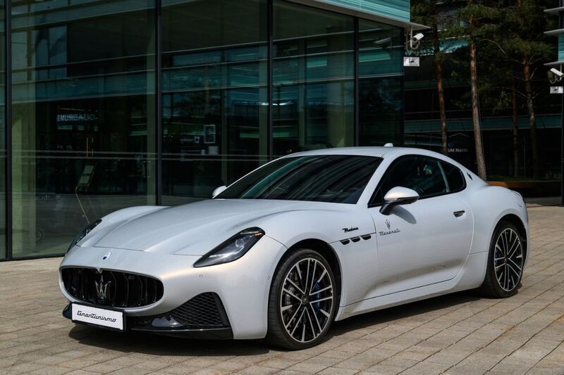 Silber Gebraucht 2023 Maserati Granturismo Coupé | 183.950 € - Bild 1/4
