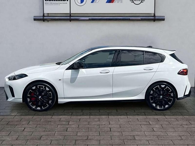 Gebraucht BMW M135 Shadowline 300 PS (220 kW) 2024 Alpinweiß uni Kleinwagen