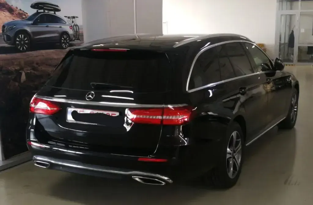 Gebraucht Mercedes E220 194 PS (142 kW) 2018 Schwarz Limousine