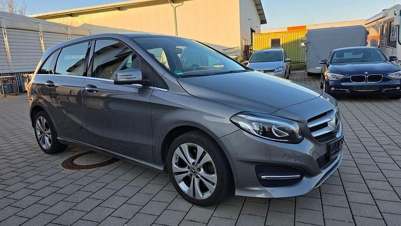 Gebraucht Mercedes B250 Edition 211 PS (155 kW) 2018 Grau Van / Kleinbus