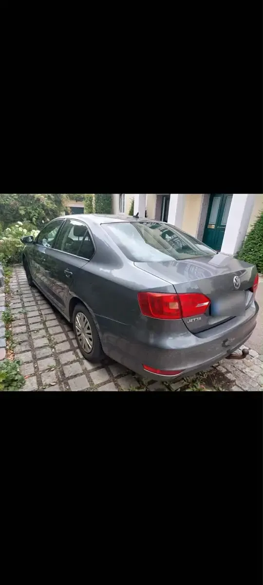 Gebraucht VW Jetta 105 PS (77 kW) 2011 Grau Limousine