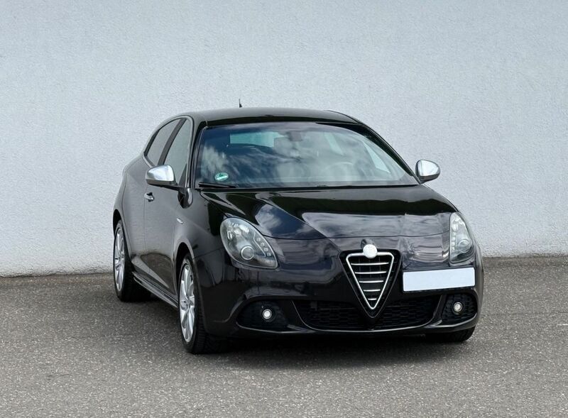 Schwarz Gebraucht 2011 Alfa Romeo Giulietta Turismo Kleinwagen | 3.999 € (Guter Preis) - Bild 1/4