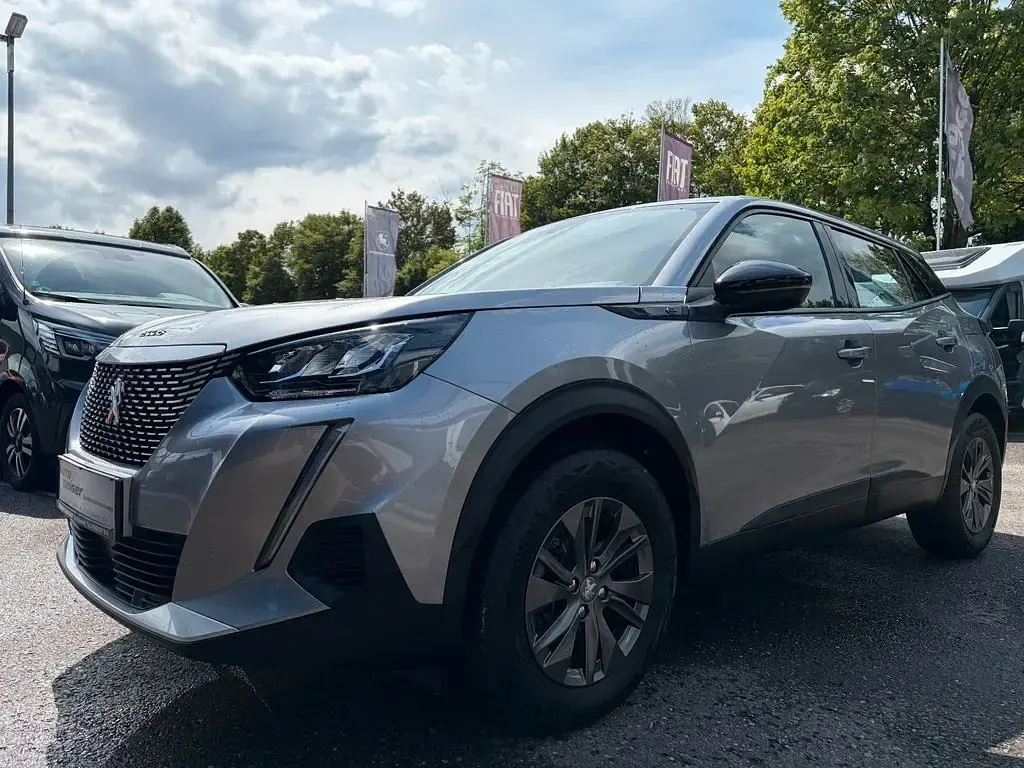 Second-hand Peugeot e-2008 Active 100 kW (136 CP) 2022 Gri SUV