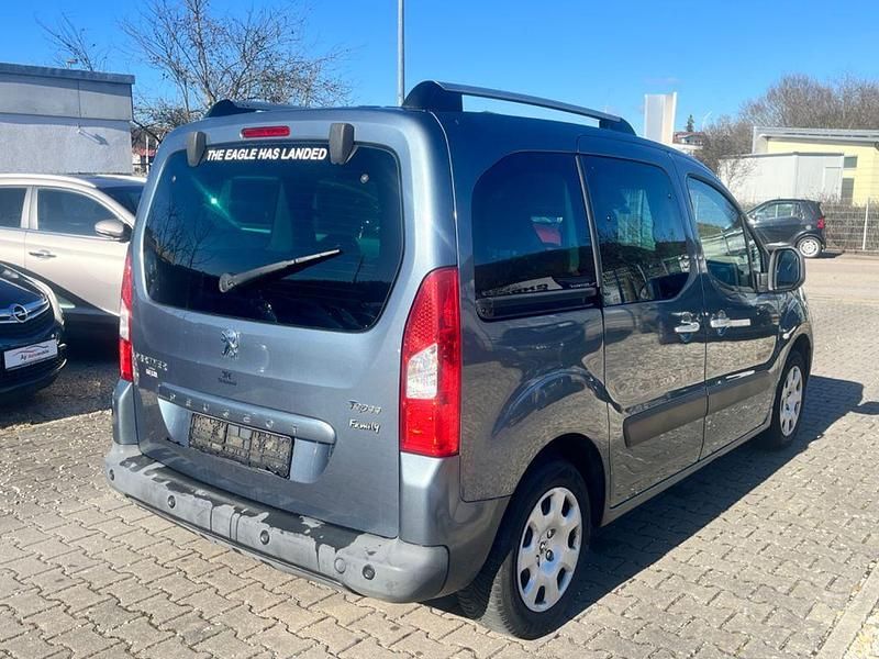 Gebraucht Peugeot Partner Tepee Family 109 PS (80 kW) 2009 Blau Van / Kleinbus