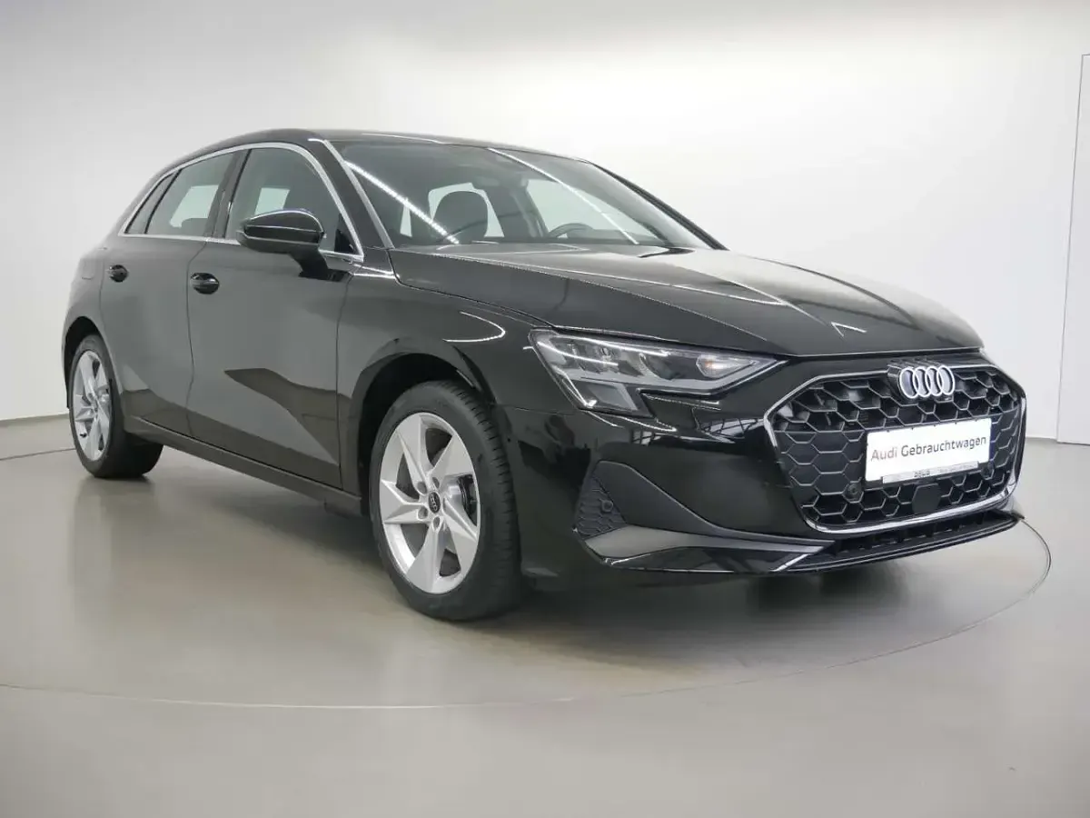 Gebraucht Audi A3 Ambiente 150 PS (110 kW) 2024 Mythosschwarz metallic Limousine