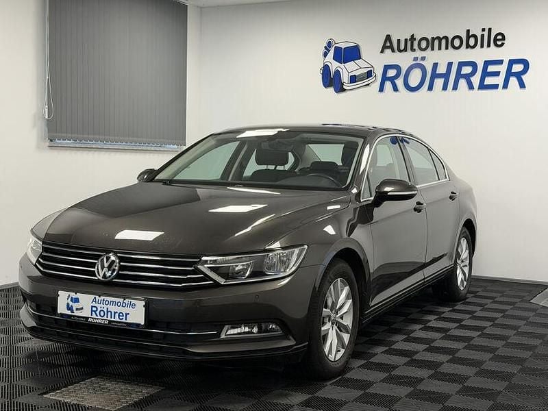 Usado VW Passat Comfortline 150 HP (110 kW) 2018 Castanho Sedan