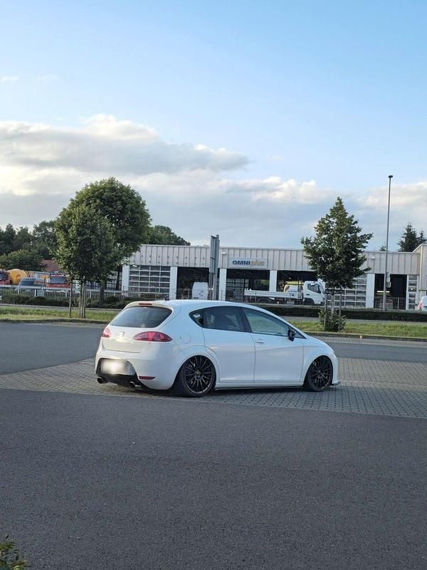 Usata Seat Leon CUPRA 349 CV (256 kW) 2009 Bianco Utilitaria