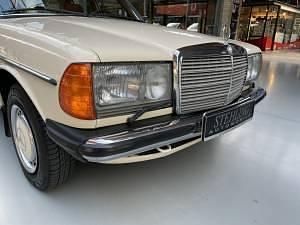 Gebraucht Mercedes E230 136 PS (100 kW) 1983 Beige Limousine